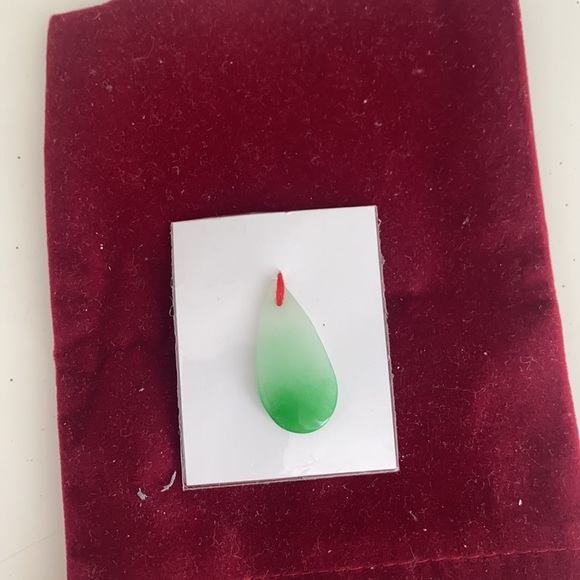 Jade Vintage Green Pendant Necklace - Picture 4 of 9